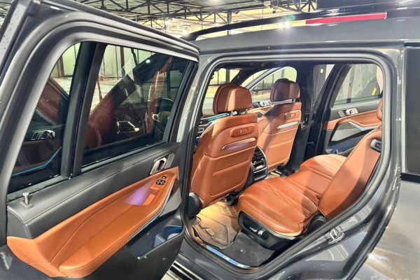2025 BMW X7 с пробегом 3 810 км