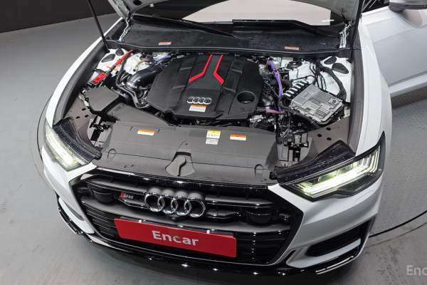 2022 Audi S6 с пробегом 8 779 км