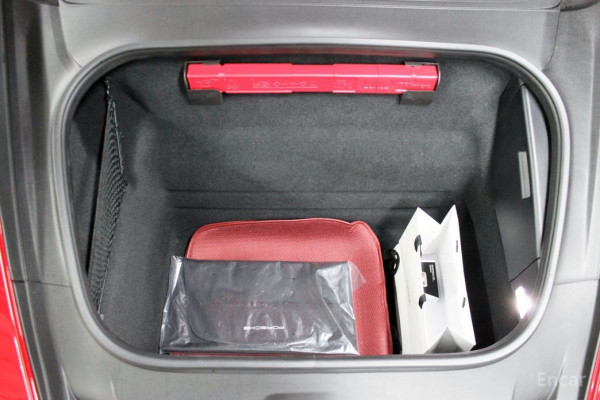 2023 Porsche 911 с пробегом 15 000 км