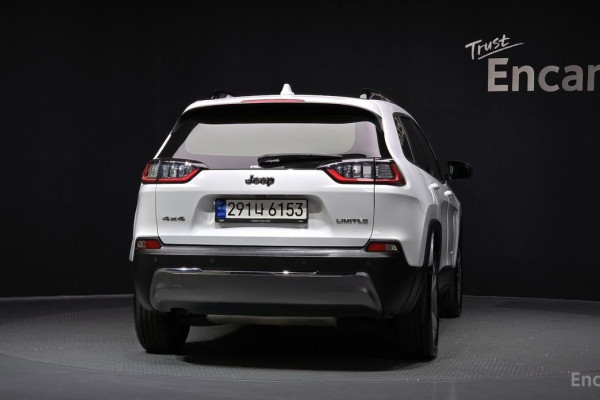 2022 Jeep Cherokee с пробегом 102 399 км