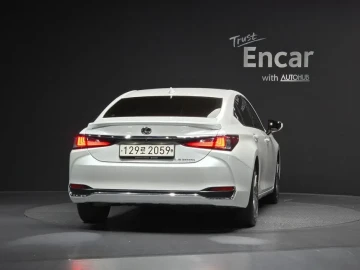 2022 Lexus ES с пробегом 60 536 км