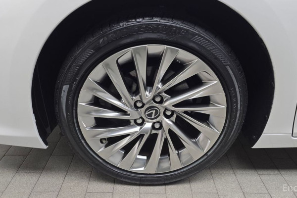 2022 Lexus ES с пробегом 60 536 км