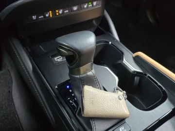 2022 Lexus ES с пробегом 60 536 км