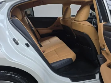 2022 Lexus ES с пробегом 60 536 км