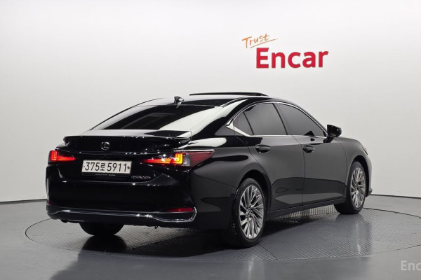 2023 Lexus ES с пробегом 46 258 км