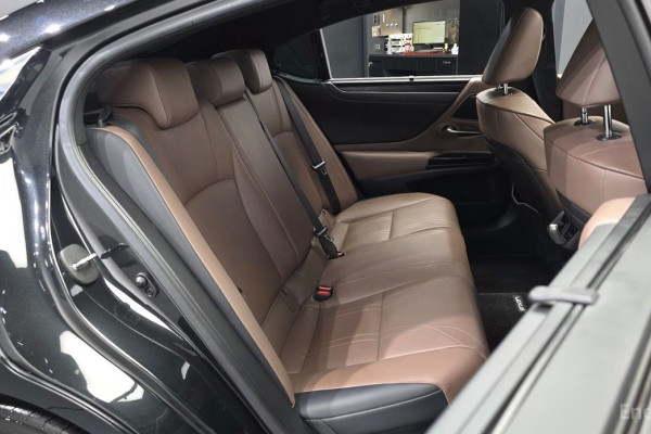 2023 Lexus ES с пробегом 46 258 км