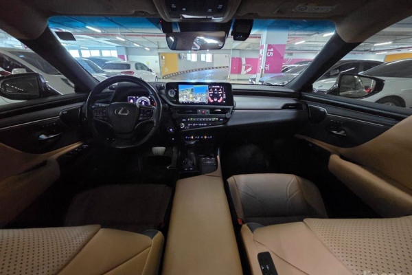 2022 Lexus ES с пробегом 96 620 км