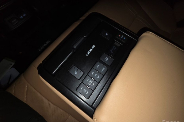 2022 Lexus ES с пробегом 96 620 км