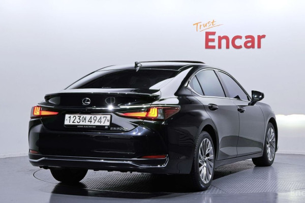 2023 Lexus ES с пробегом 72 334 км