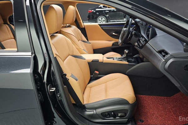 2023 Lexus ES с пробегом 72 334 км