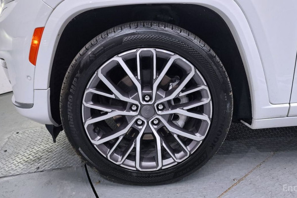 2022 Jeep Cherokee с пробегом 25 733 км