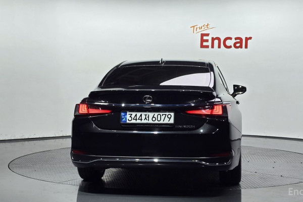 2023 Lexus ES с пробегом 26 175 км