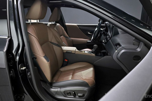 2023 Lexus ES с пробегом 26 175 км