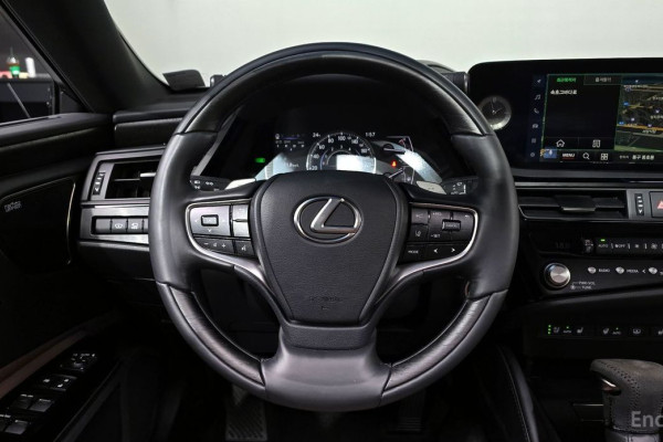 2023 Lexus ES с пробегом 26 175 км