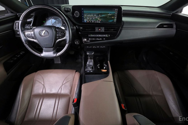2022 Lexus ES с пробегом 57 289 км