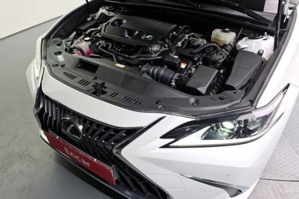 2022 Lexus ES с пробегом 57 289 км