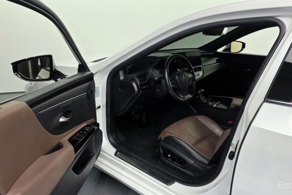 2022 Lexus ES с пробегом 57 289 км