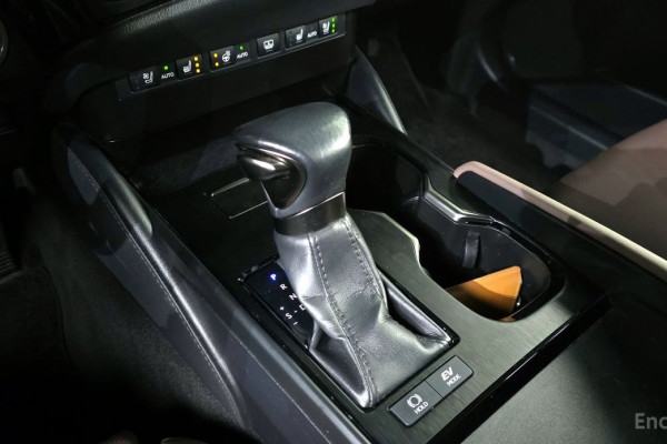 2022 Lexus ES с пробегом 57 289 км