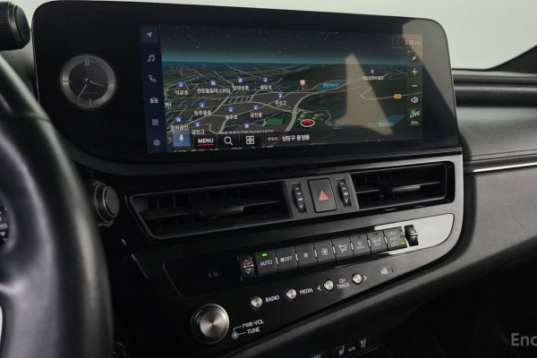 2022 Lexus ES с пробегом 57 289 км