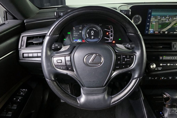 2022 Lexus ES с пробегом 57 289 км