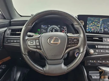 2022 Lexus ES с пробегом 101 203 км