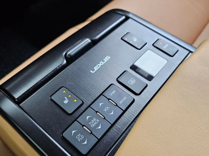 2022 Lexus ES с пробегом 101 203 км