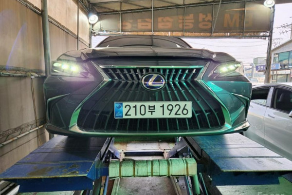 2022 Lexus ES с пробегом 22 685 км