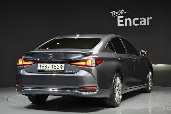 2023 Lexus ES с пробегом 82 477 км