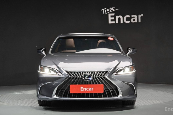 2023 Lexus ES с пробегом 82 477 км