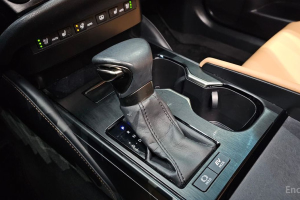 2023 Lexus ES с пробегом 82 477 км