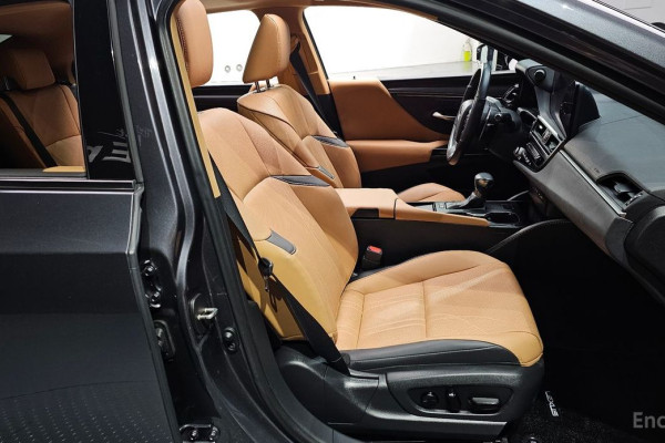 2023 Lexus ES с пробегом 82 477 км