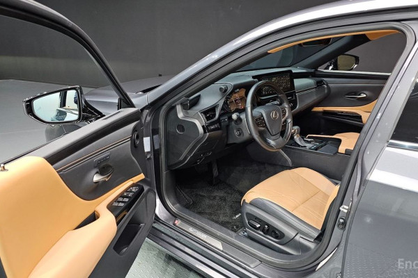 2023 Lexus ES с пробегом 82 477 км