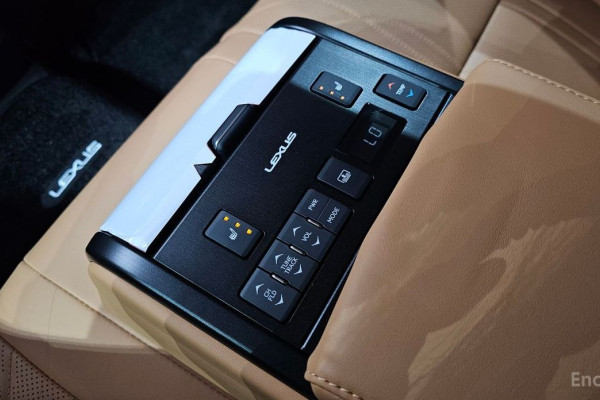 2023 Lexus ES с пробегом 82 477 км