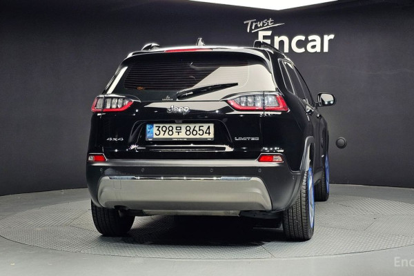 2022 Jeep Cherokee с пробегом 36 059 км