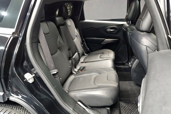 2022 Jeep Cherokee с пробегом 36 059 км