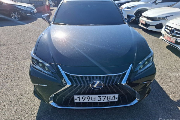 2022 Lexus ES с пробегом 94 630 км