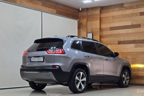 2022 Jeep Cherokee с пробегом 36 027 км