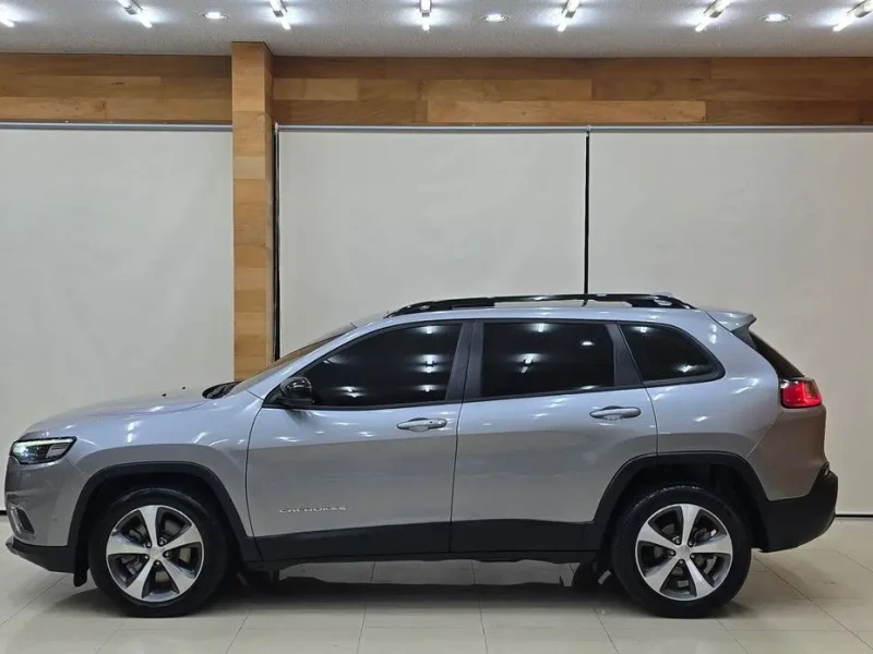 2022 Jeep Cherokee с пробегом 36 027 км
