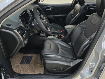 2022 Jeep Cherokee с пробегом 36 027 км
