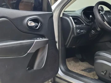 2022 Jeep Cherokee с пробегом 36 027 км