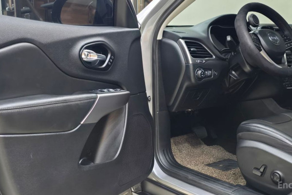 2022 Jeep Cherokee с пробегом 36 027 км