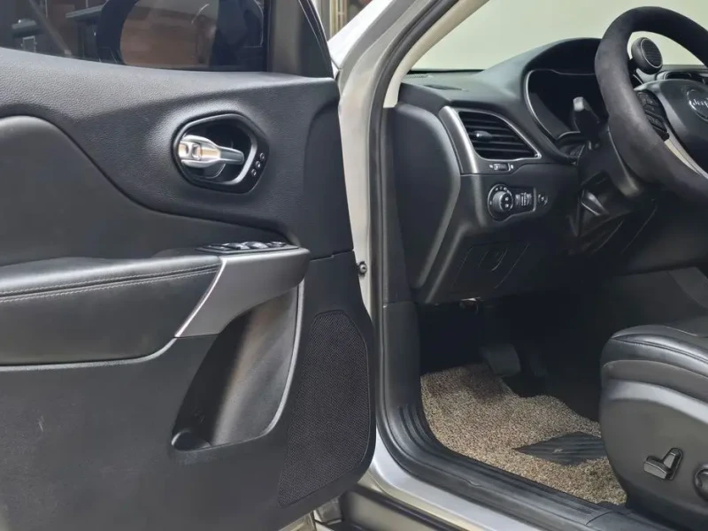 2022 Jeep Cherokee с пробегом 36 027 км