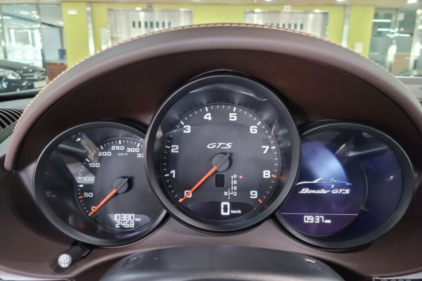 2022 Porsche 718 Spyder с пробегом 10 400 км