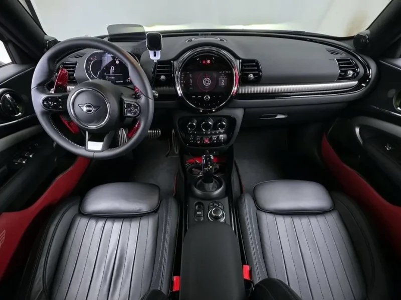 2022 Mini Clubman с пробегом 27 612 км