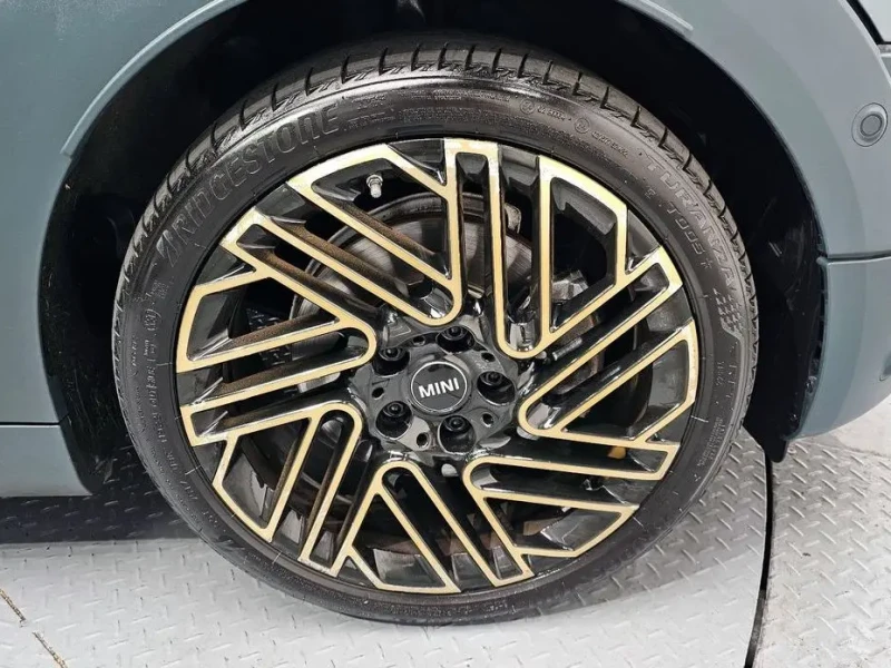 2022 Mini Clubman с пробегом 27 106 км