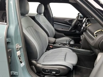 2022 Mini Clubman с пробегом 27 106 км