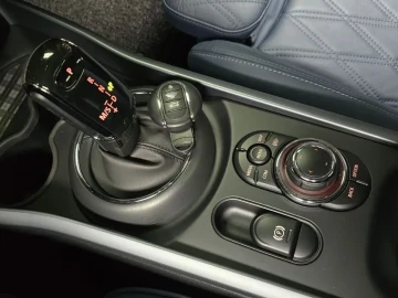 2022 Mini Clubman с пробегом 48 106 км