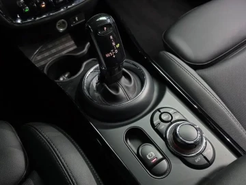 2022 Mini Clubman с пробегом 53 327 км