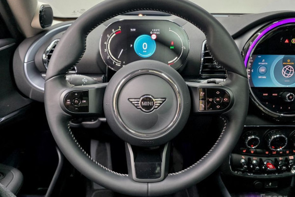 2022 Mini Clubman с пробегом 26 700 км