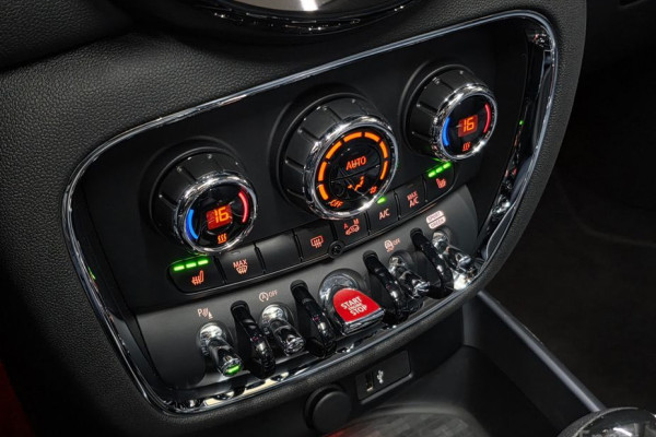 2022 Mini Clubman с пробегом 26 700 км